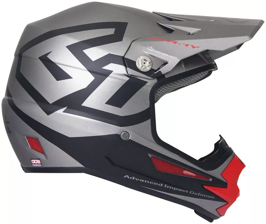 6D Helmets ATR-1Y Macro Youth Helmet